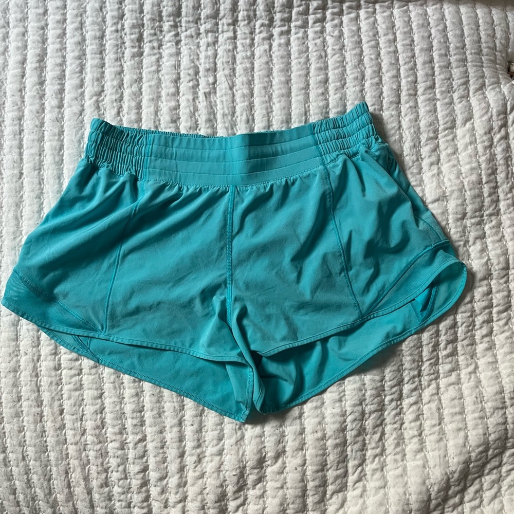 Lululemon Hotty Hot 2.5 high rise shorts size 10. NWOT.